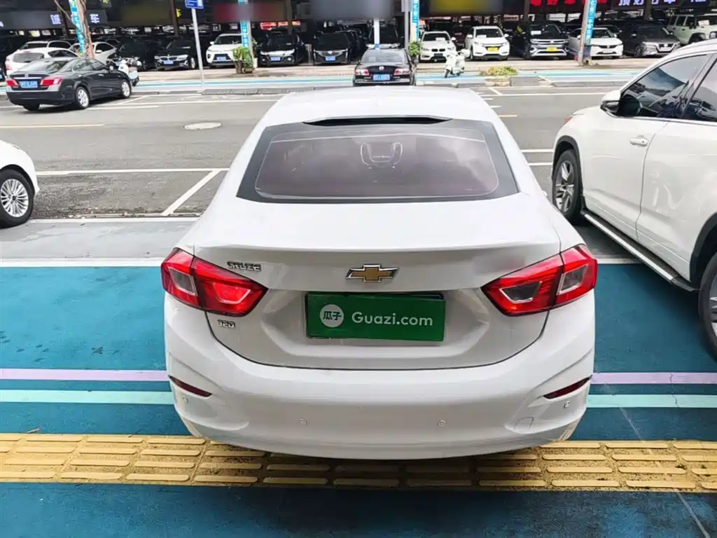 Chevrolet Cruze 2018 320 Automatic Pioneer Sunroof Edition фото 6
