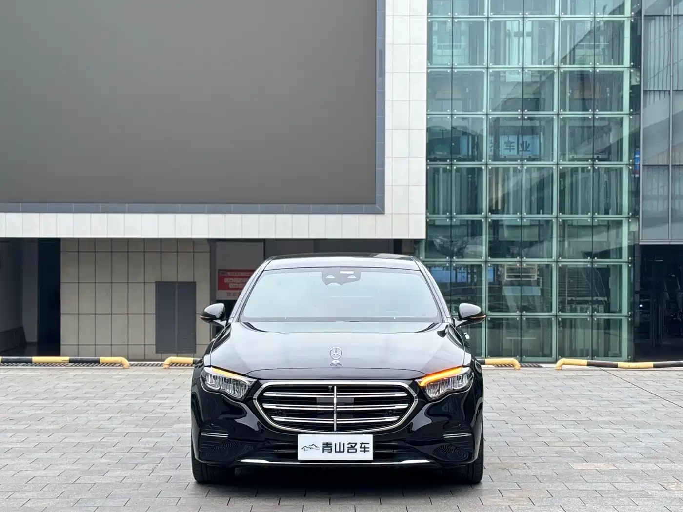 Mercedes-Benz E-Class 2024 Model E 300 L Luxury фото 2