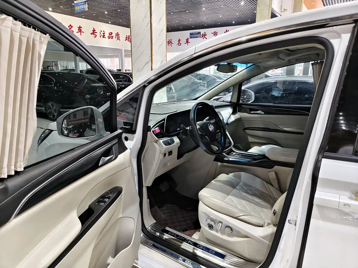 Buick GL8 2021 ES Landlord 653T Comfort фото 4