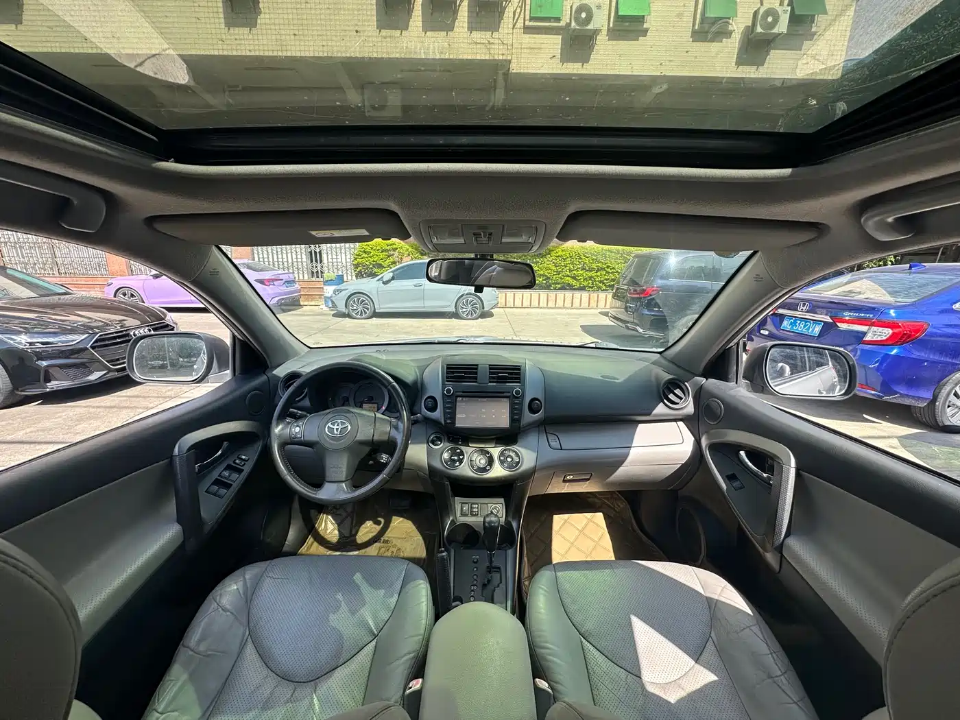 Toyota RAV4 Rongfang 2011 2.4L Automatic 4WD Ultimate Navigation Edition фото 8