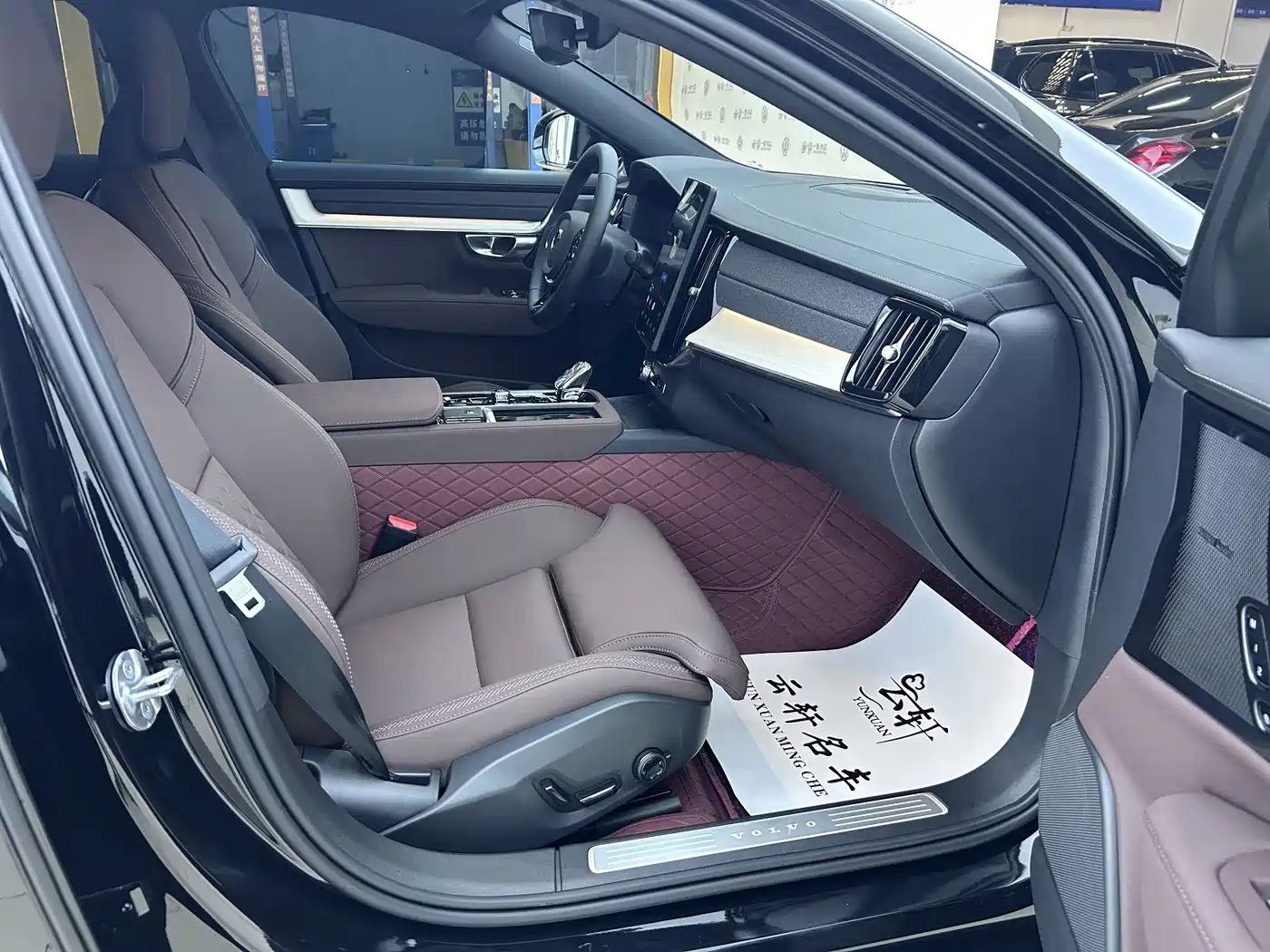 VOLVO S90