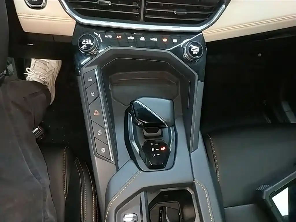 Lynk & Co 06 EM-P 2022 PHEV 84KM Range Pro фото 14