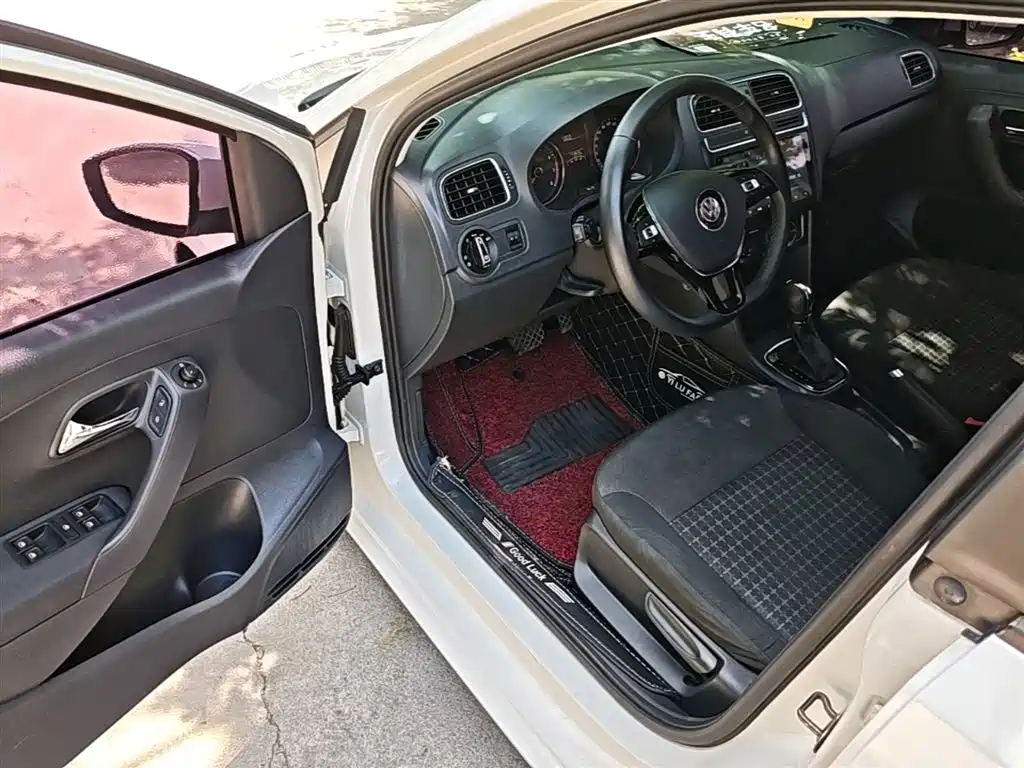 Volkswagen Polo 2016 1.6L Automatic Comfort фото 16