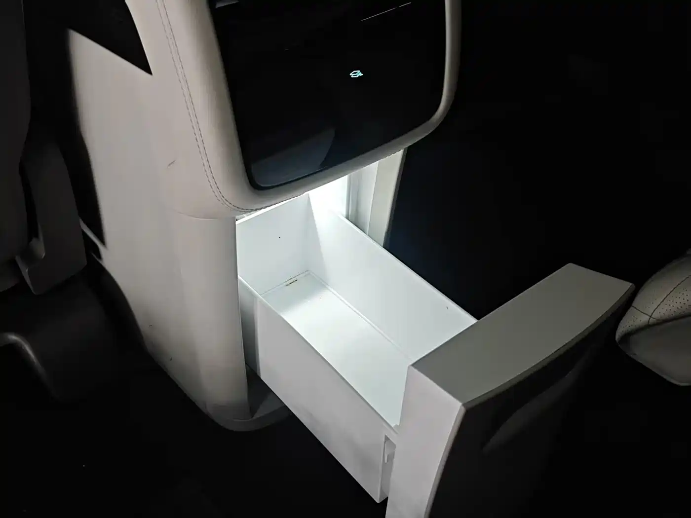 Denza D9 2022 DM-i 1040 Premium фото 3