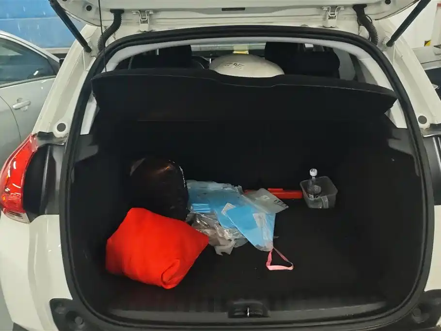 Peugeot 2008 2014 1.6L Automatic Trend Edition фото 4