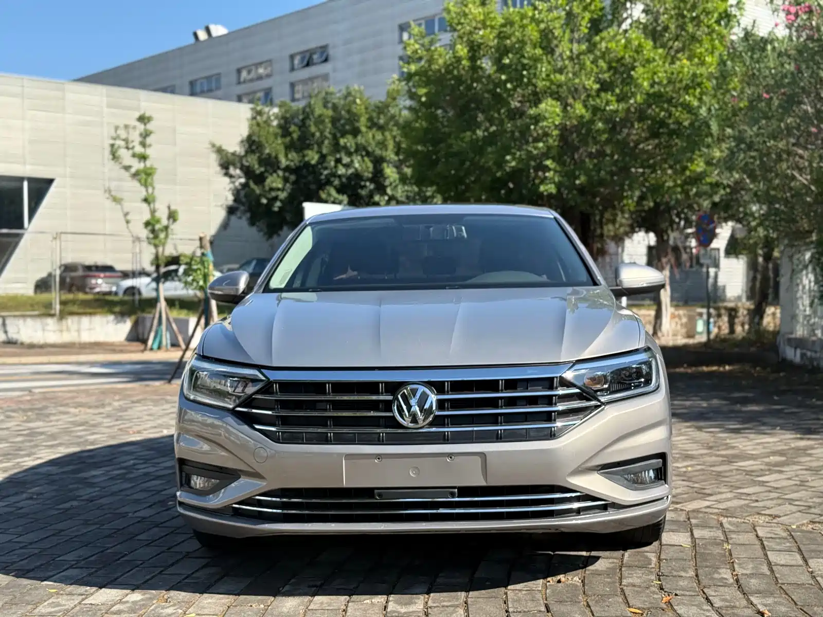 Photo 2 - Volkswagen Sagitar