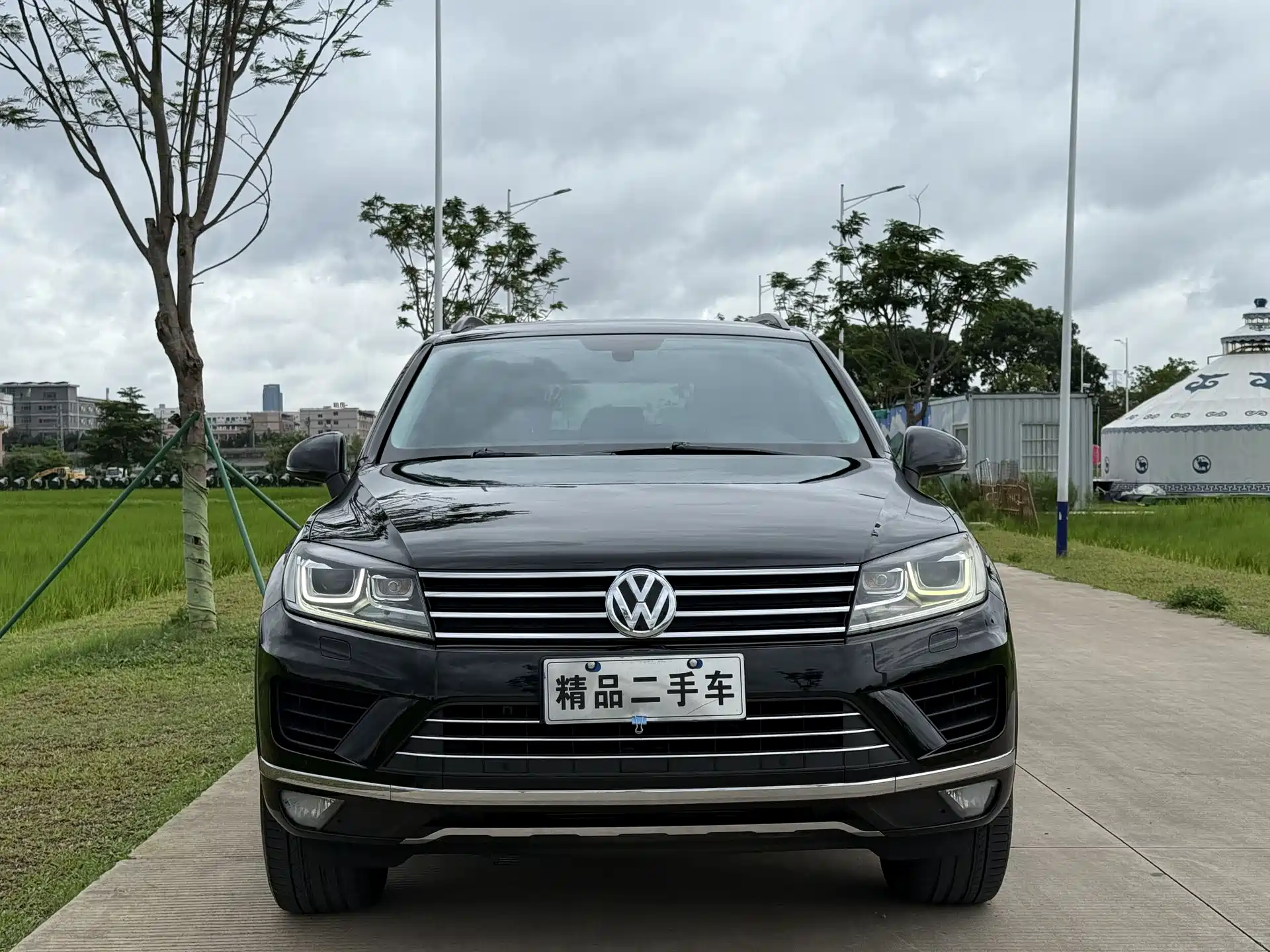 Фото 2 - Volkswagen Touareg