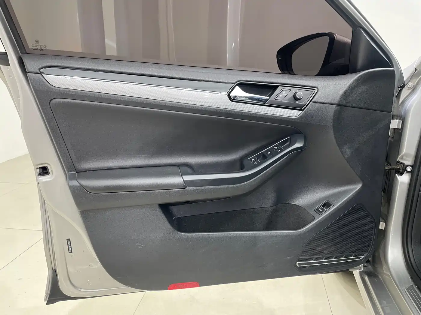 Volkswagen Sagitar 2015 1.6L Automatic Comfort фото 10