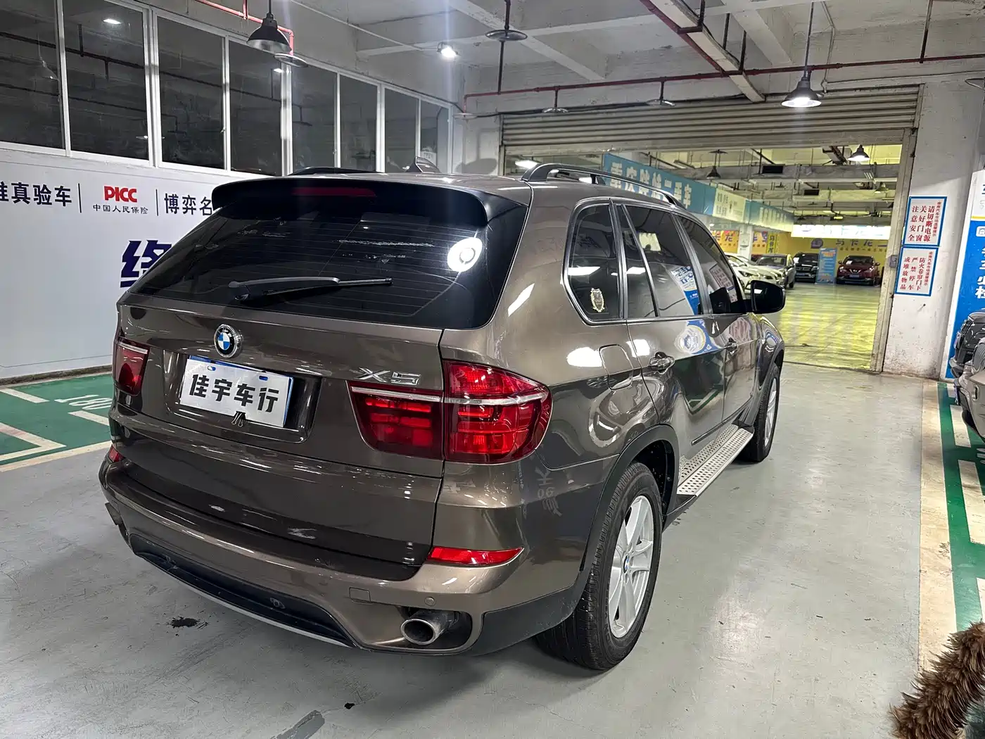 BMW X5 (Import) 2011 xDrive35i Leading Edition фото 4