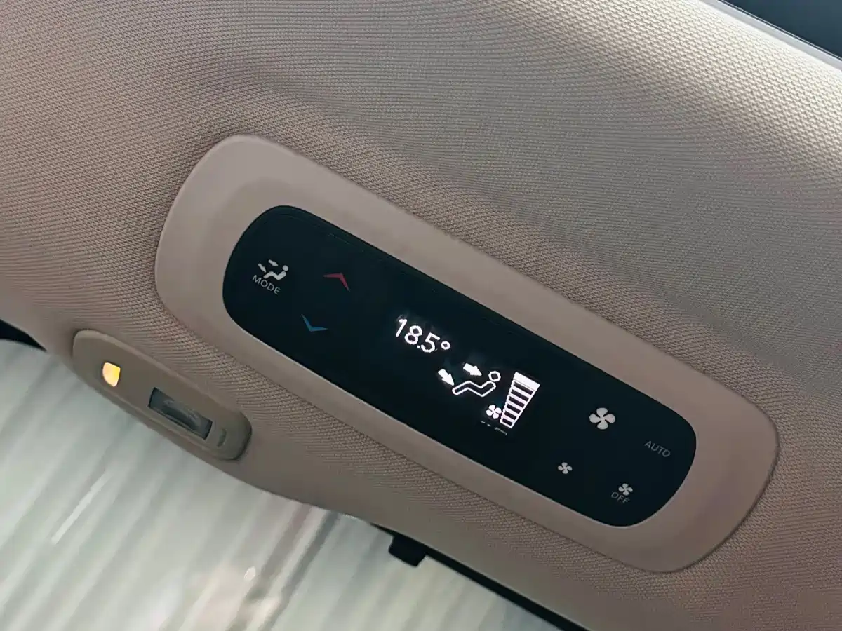 Photo 16 - Chrysler Grand Voyager (Import)
