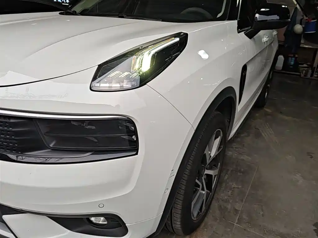Lynk & Co 01 2017 2.0T AWD Pro фото 24