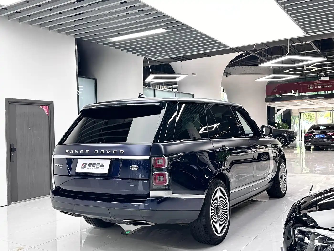 Land Rover Range Rover 2020 3.0 L6 Heritage Extended Edition фото 22