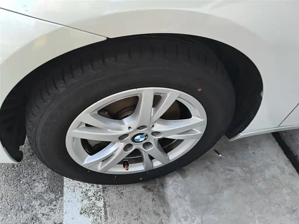 BMW 2 Series Touring 2016 218i Leading фото 23