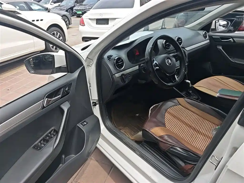 Volkswagen Jetta 2017 1.5L Automatic Comfort фото 23
