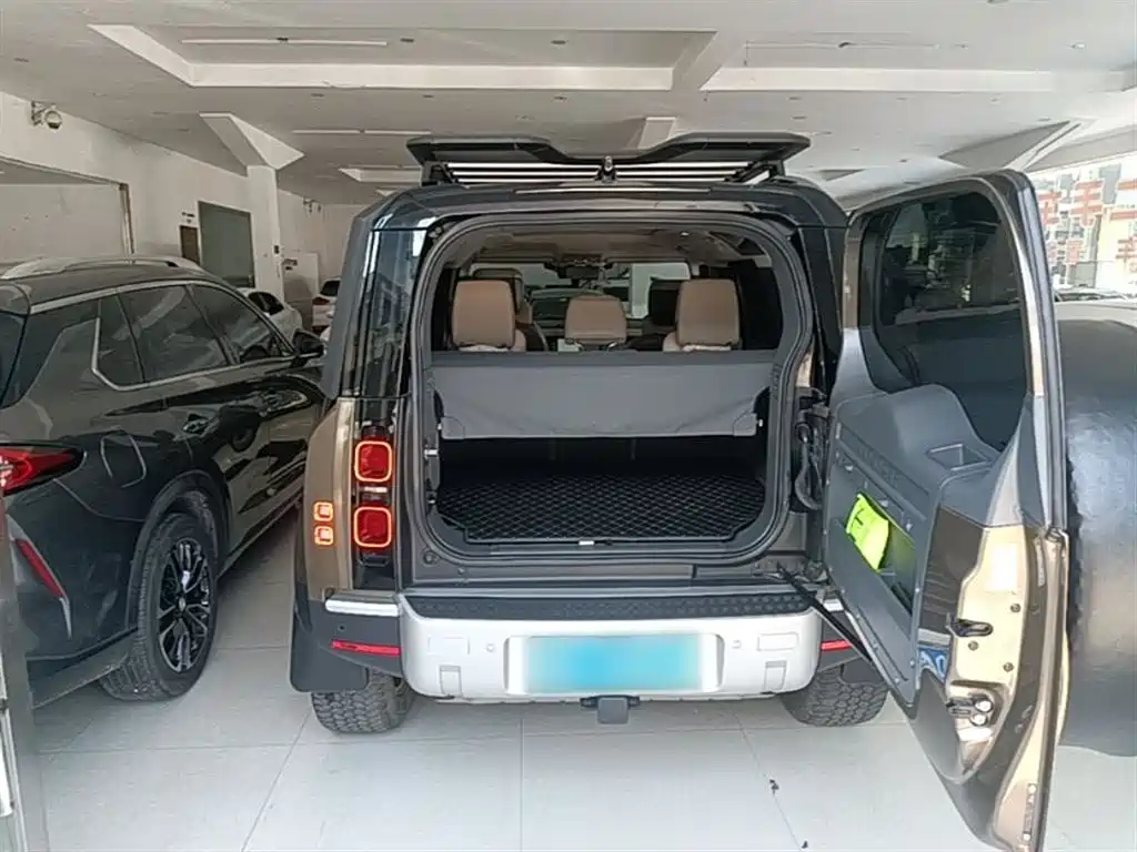 Land Rover Defender 2020 Model 110 P400 HSE фото 19