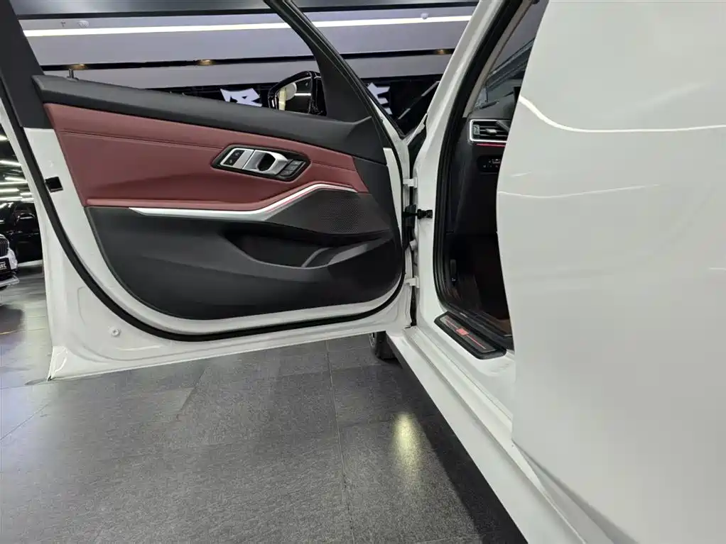 BMW i3 2024 eDrive 40 L Shadow Night Package фото 5