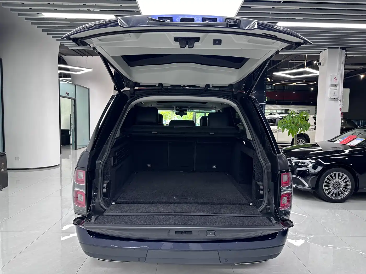 Land Rover Range Rover 2020 3.0 L6 Heritage Extended Edition фото 20