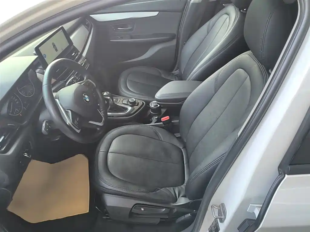 BMW 2 Series Touring 2016 218i Leading фото 15