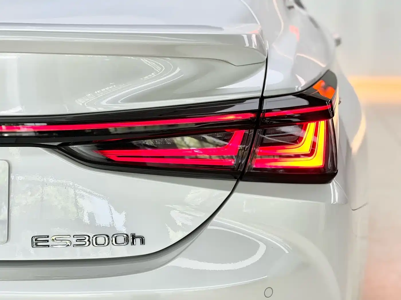 Lexus ES 2025 300h Ultimate Edition фото 18