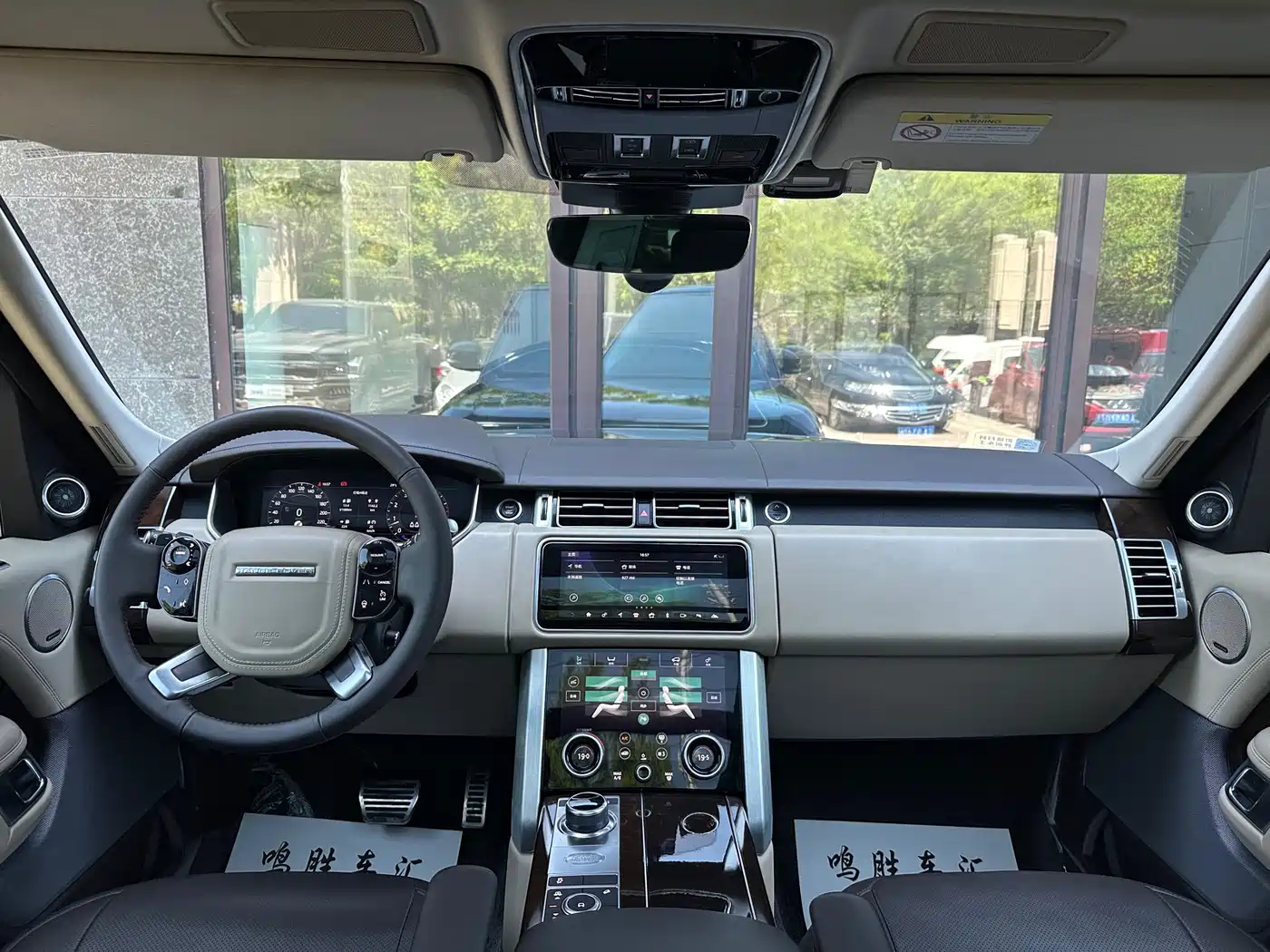 Land Rover Range Rover 2022 3.0 L6 400PS Heritage Extended Classic Edition фото 11