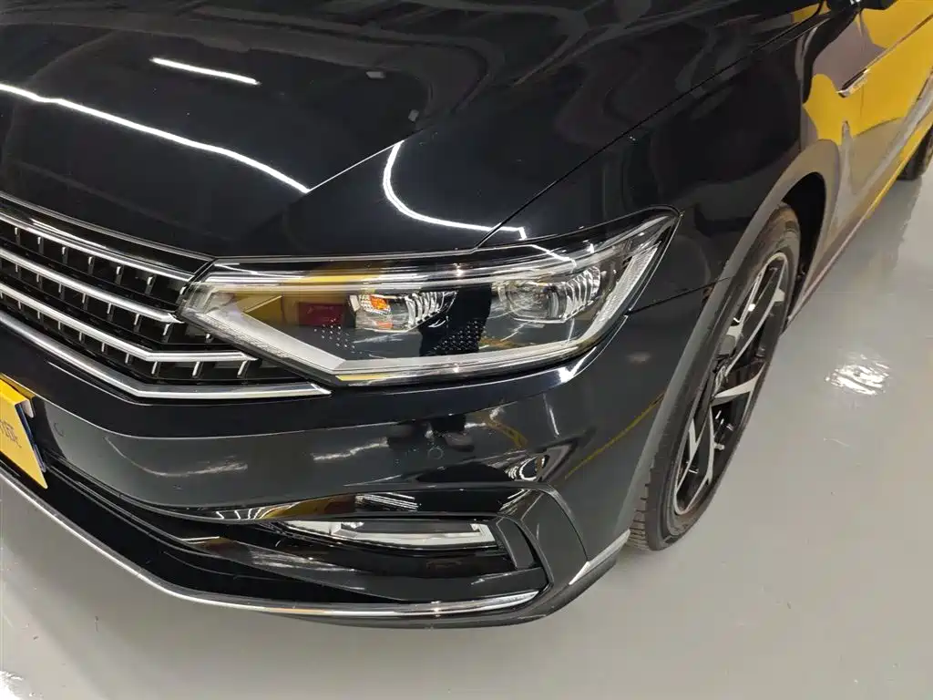 Volkswagen Magotan 2023 Model 2 Million Commemorative Edition 330TSI DSG Luxury фото 18