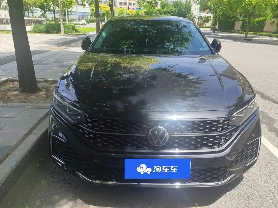 Volkswagen Passat 2023 Facelift 330TSI Starlight Luxury Edition фото 2