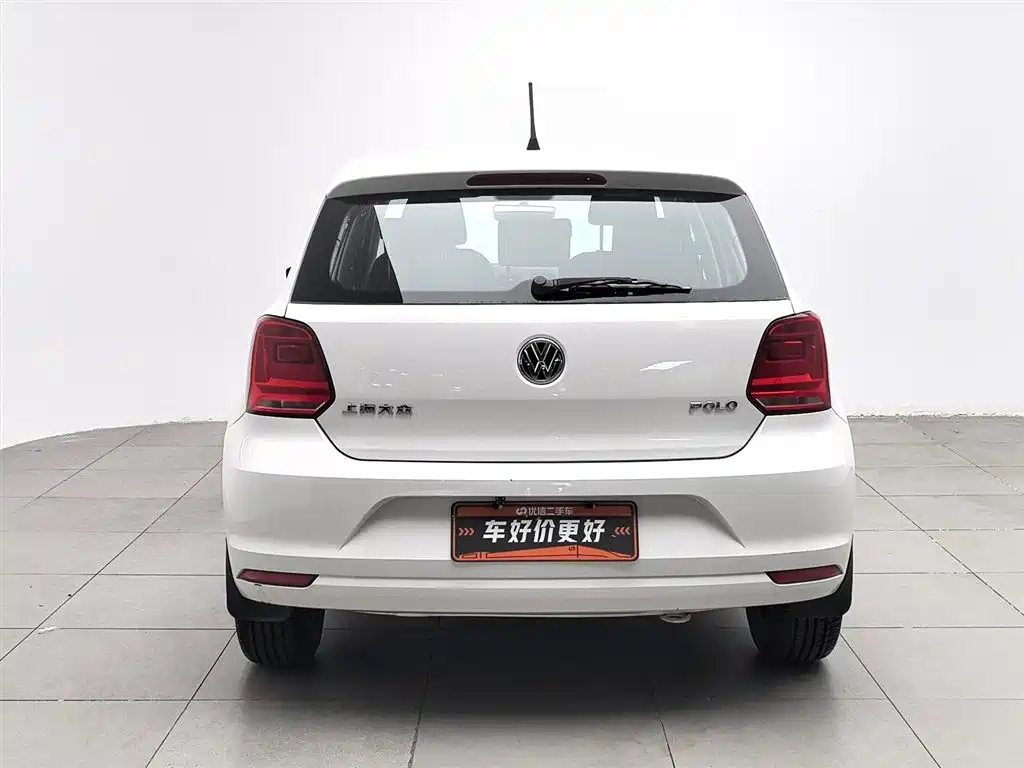 Volkswagen Polo 2014 1.4L Manual Trend Edition фото 4