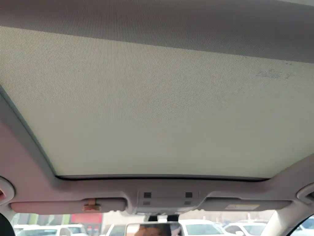 Volkswagen Golf Sportsvan 2016 230TSI Automatic Progressive фото 9