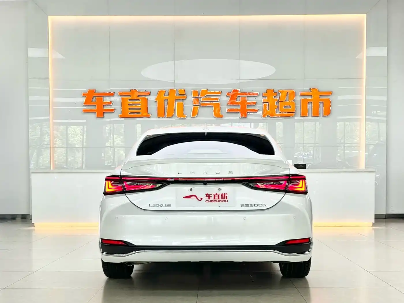 Lexus ES 2025 300h Ultimate Edition фото 6