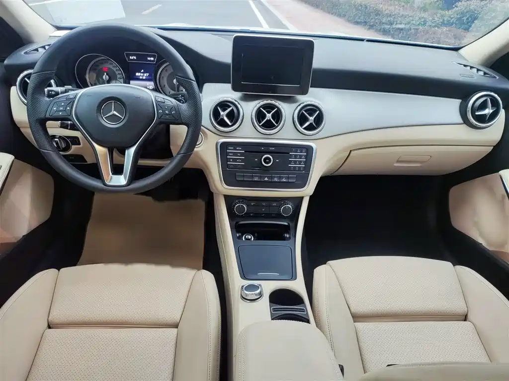 Mercedes-Benz GLA 2016 GLA 200 Dynamic фото 12