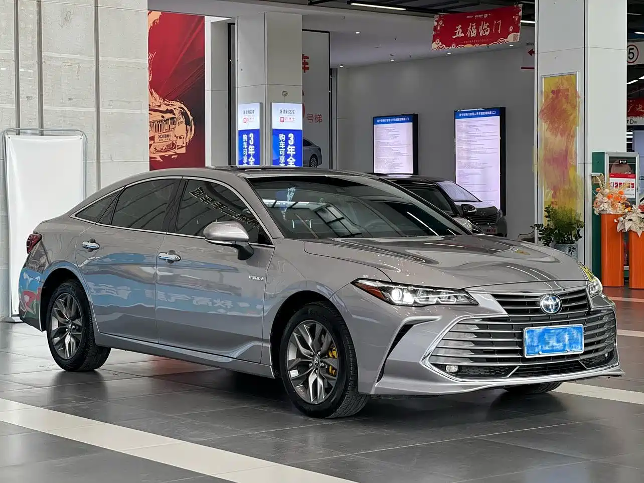 Toyota Avalon 2019 Hybrid 2.5L Luxury Edition China VI фото 3
