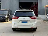 Photo 5 - Toyota Sienna