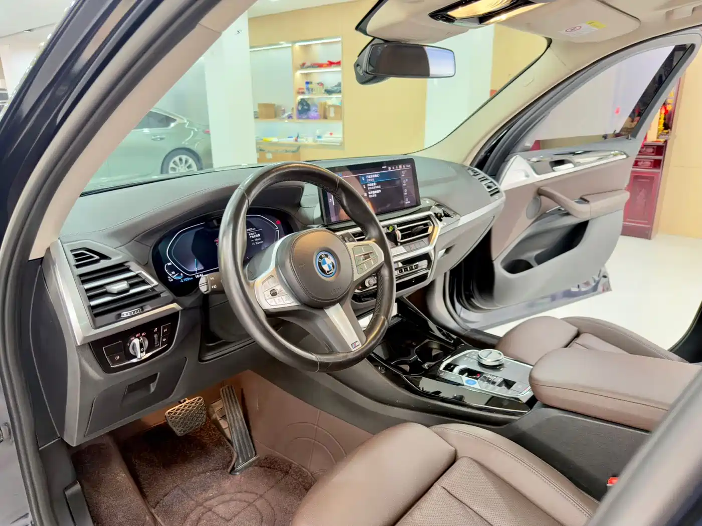 BMW iX3 2023 Leading Type фото 4