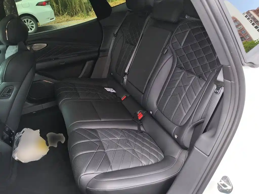 Lynk & Co 10 EM-P 2026 2025 Facelift 240 AWD Ultra