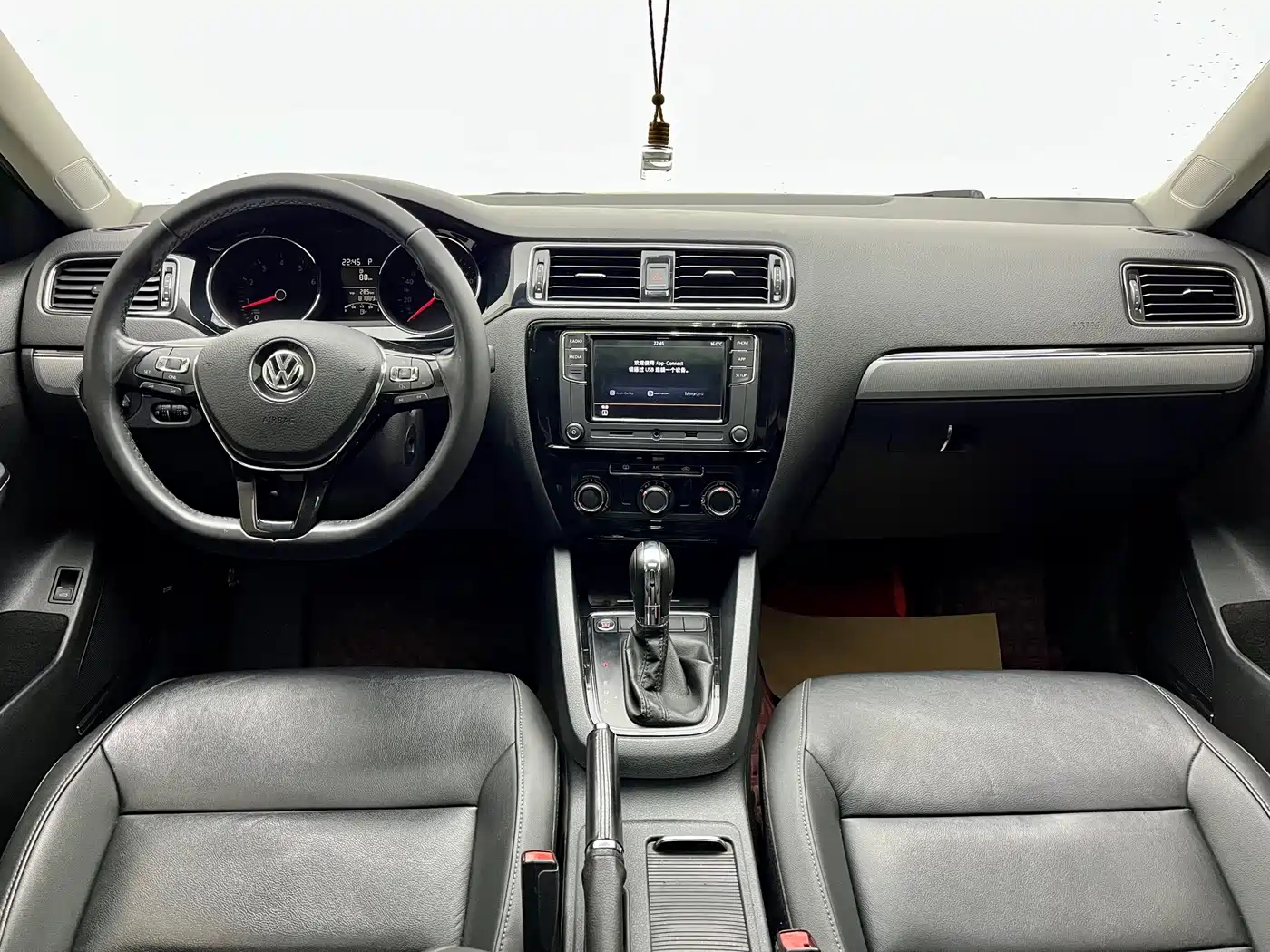 Volkswagen Sagitar 2018 1.6L Automatic Comfort фото 8