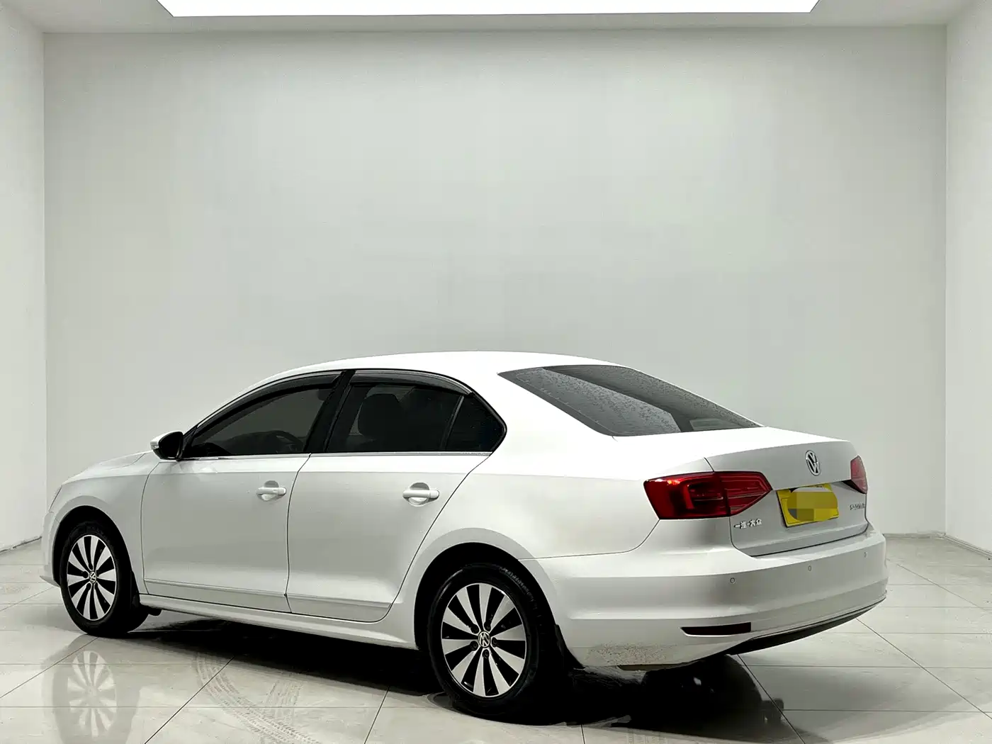 Volkswagen Sagitar 2018 1.6L Automatic Comfort фото 4