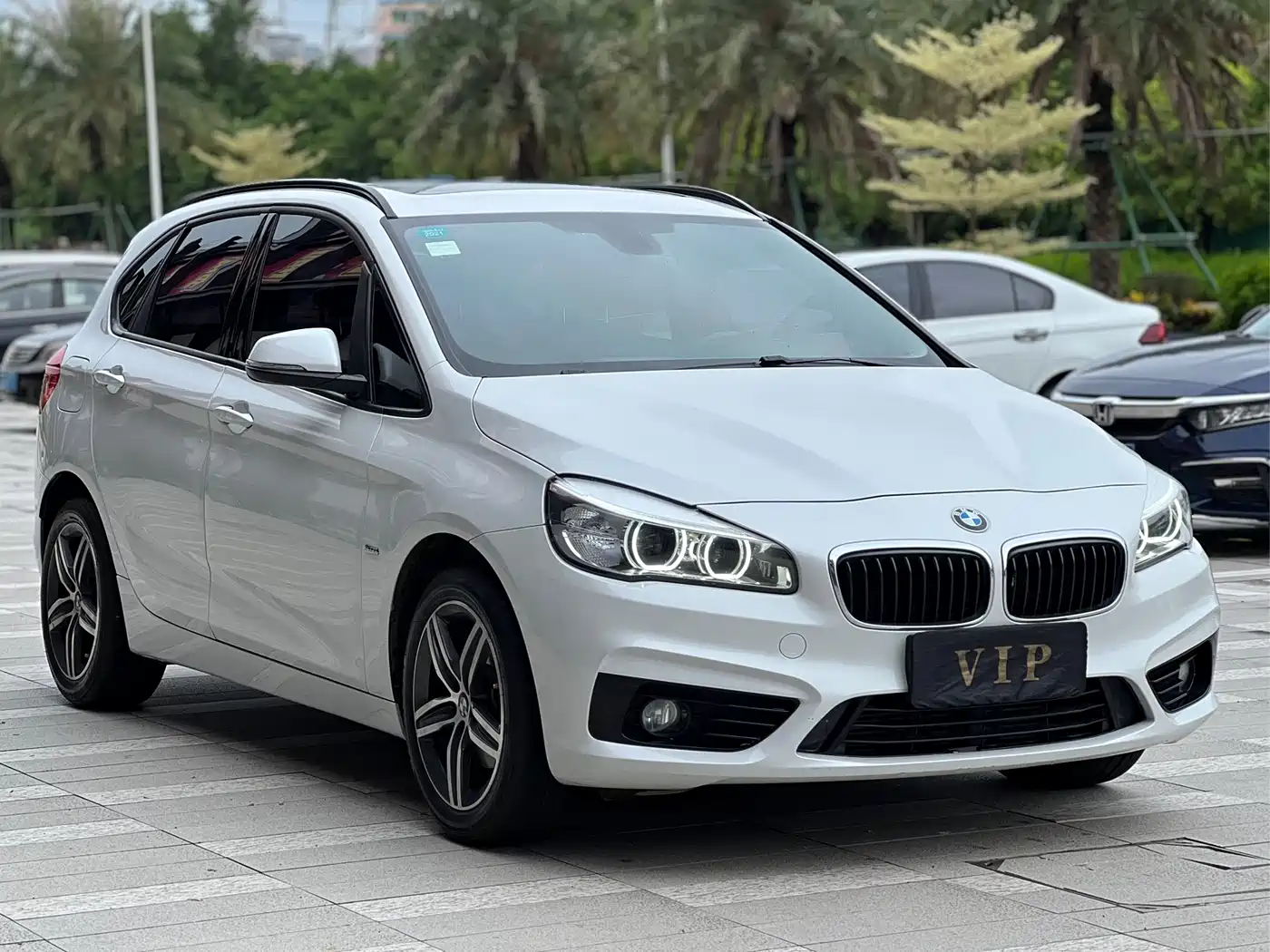 BMW 2 Series Touring 2016 218i Sport Design Package фото 2
