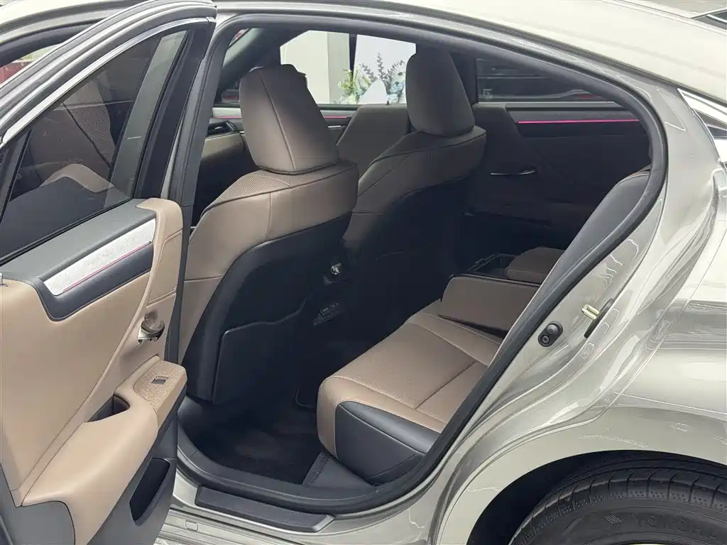 Lexus ES 2025 200 Ultimate Edition фото 7
