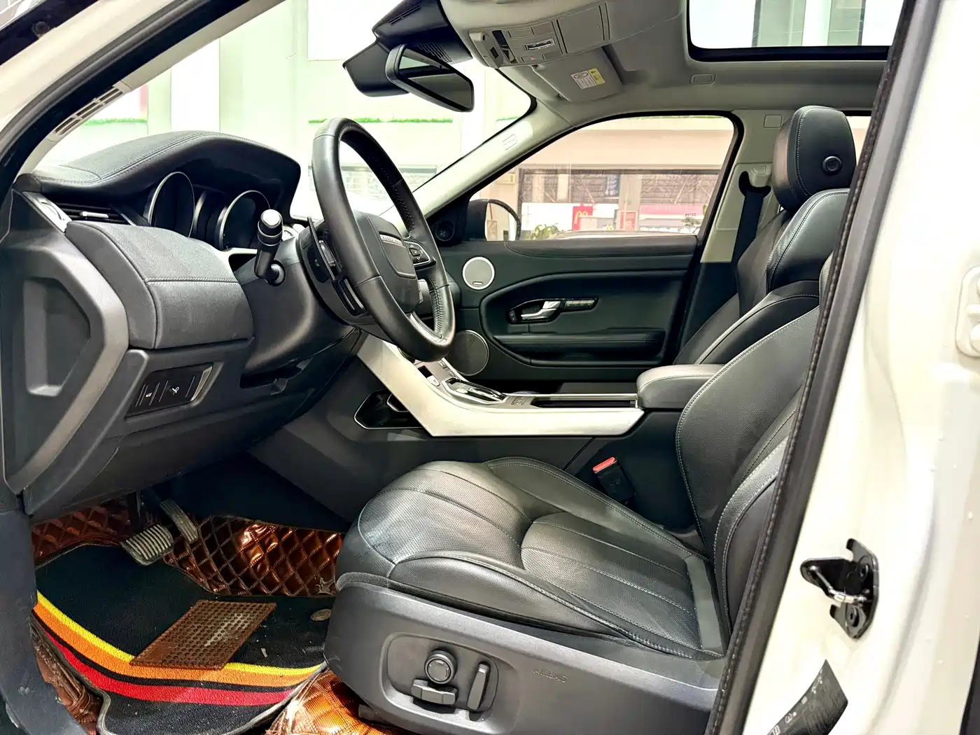 Land Rover Range Rover Evoque 2018 240PS SE DYNAMIC Smart Edition фото 6