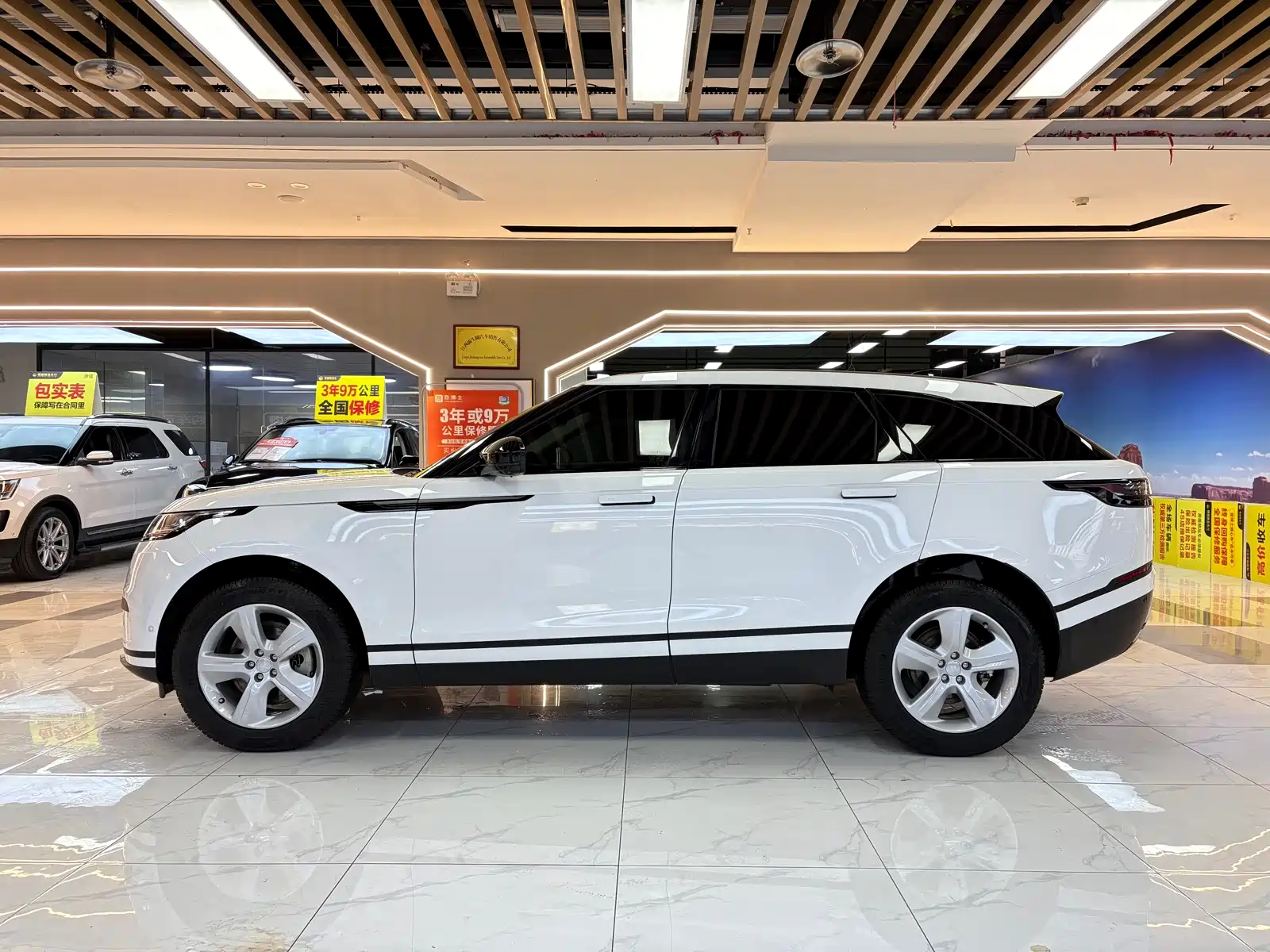 Фото 2 - Land Rover Range Rover Velar
