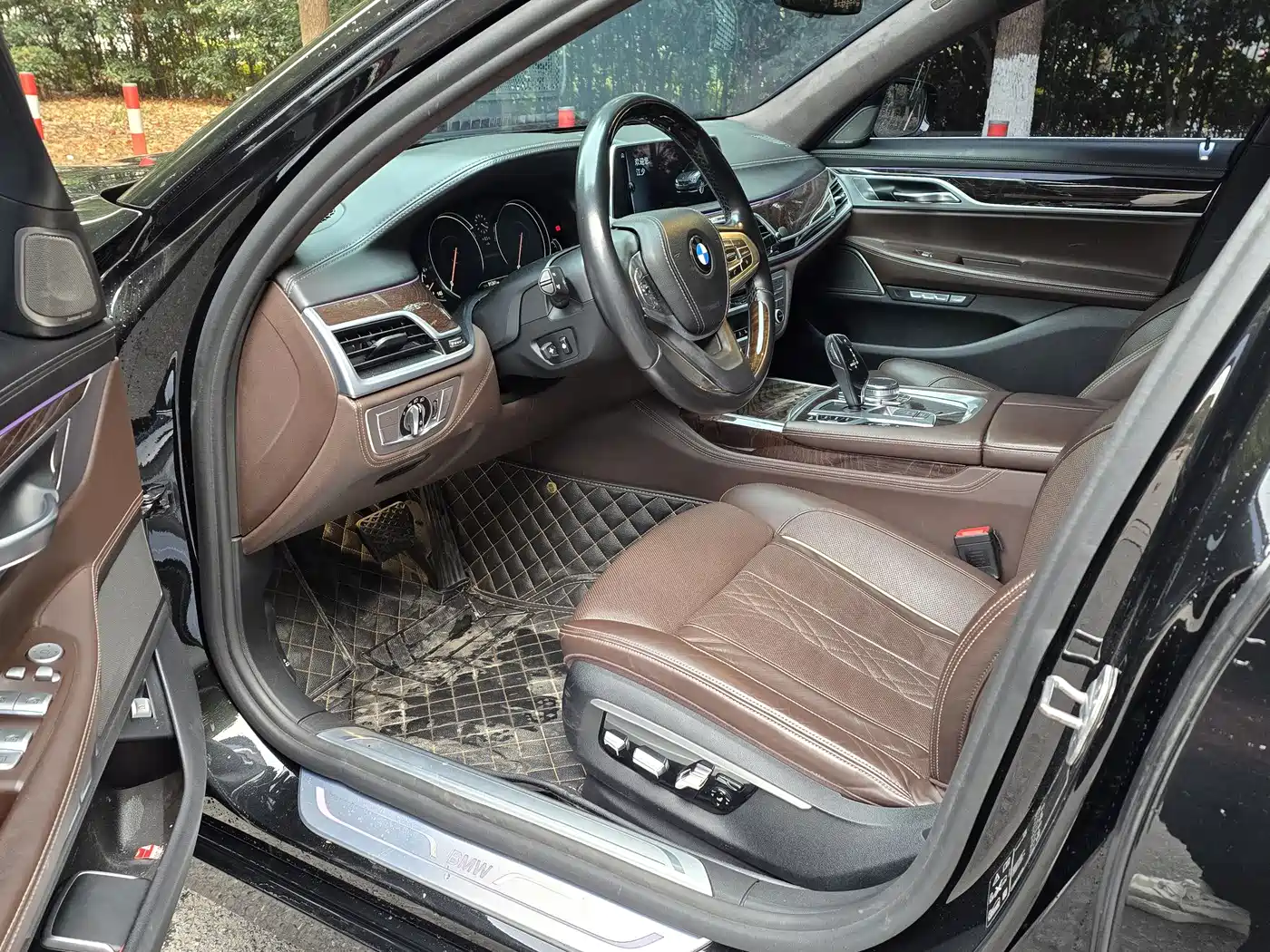 BMW 7 Series 2017 740Li xDrive Luxury Edition фото 7