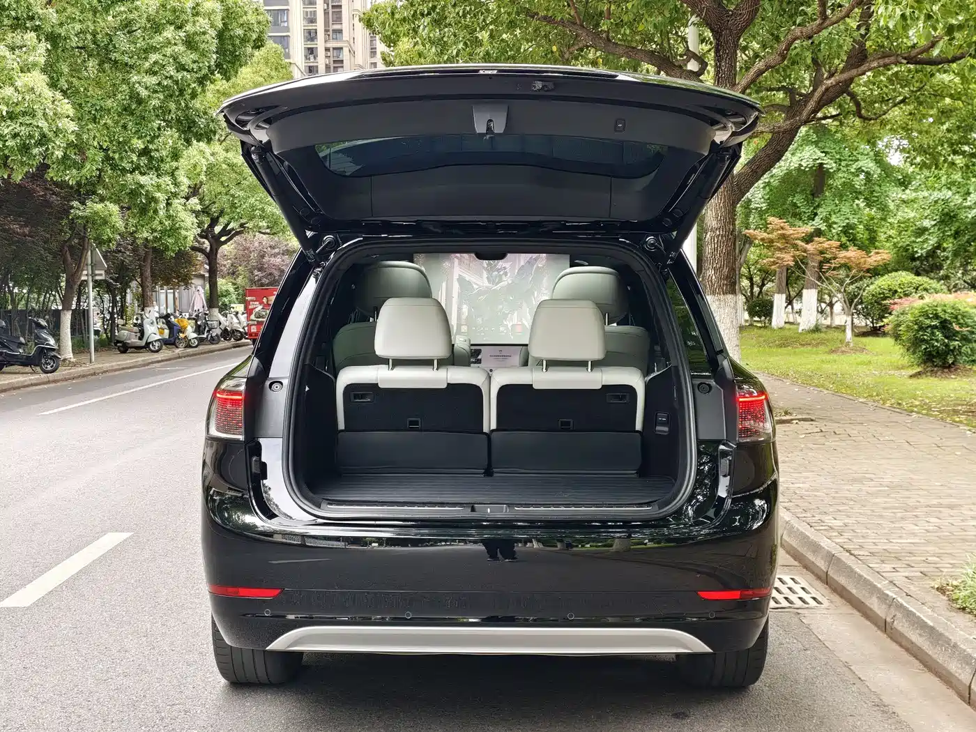 AITO Wenjie AITO M9 2024 Extended Range Ultra 42kWh 6-Seater фото 18