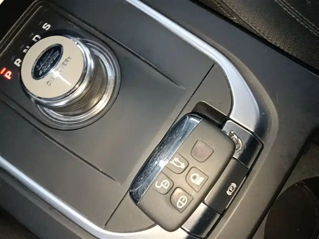 Land Rover Discovery Sport 2019 240PS SE Edition China VI фото 9