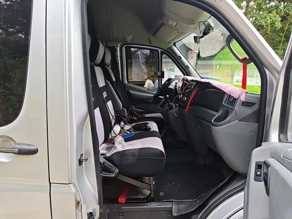 Foton Tuyano 2023 2023 Urban Multi-purpose 2.0T Manual Short Wheelbase Medium Roof Single Rear Tire 5/6/9-seater