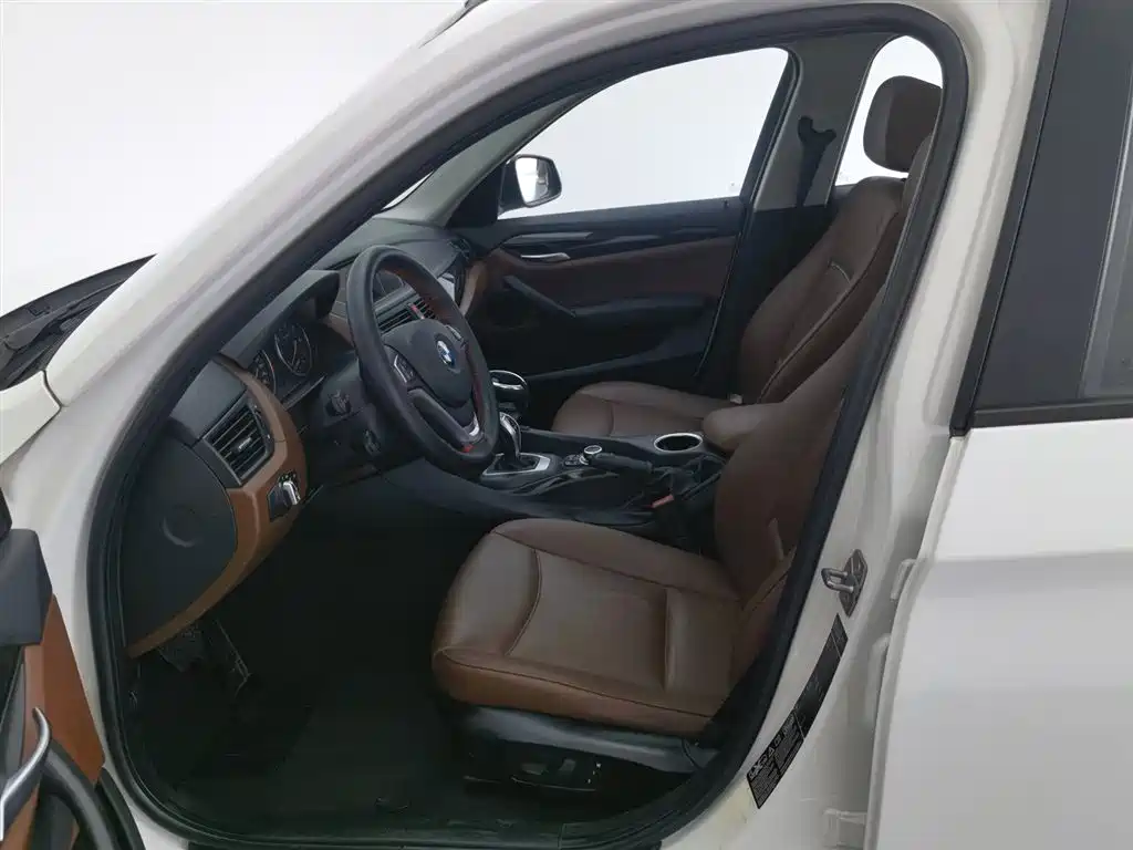 BMW X1 2013 xDrive20i X Design Package фото 10