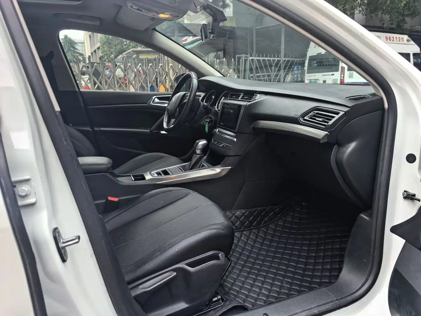Peugeot 408 2014 1.8L Automatic Luxury Edition фото 15