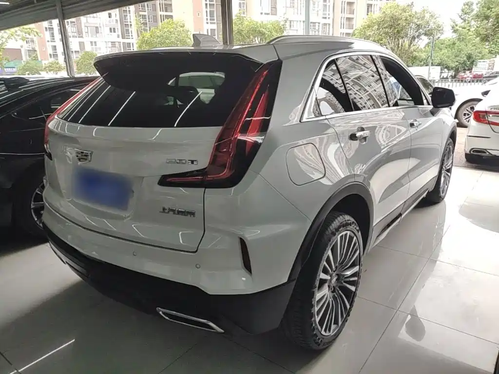 Photo 7 - Cadillac XT4