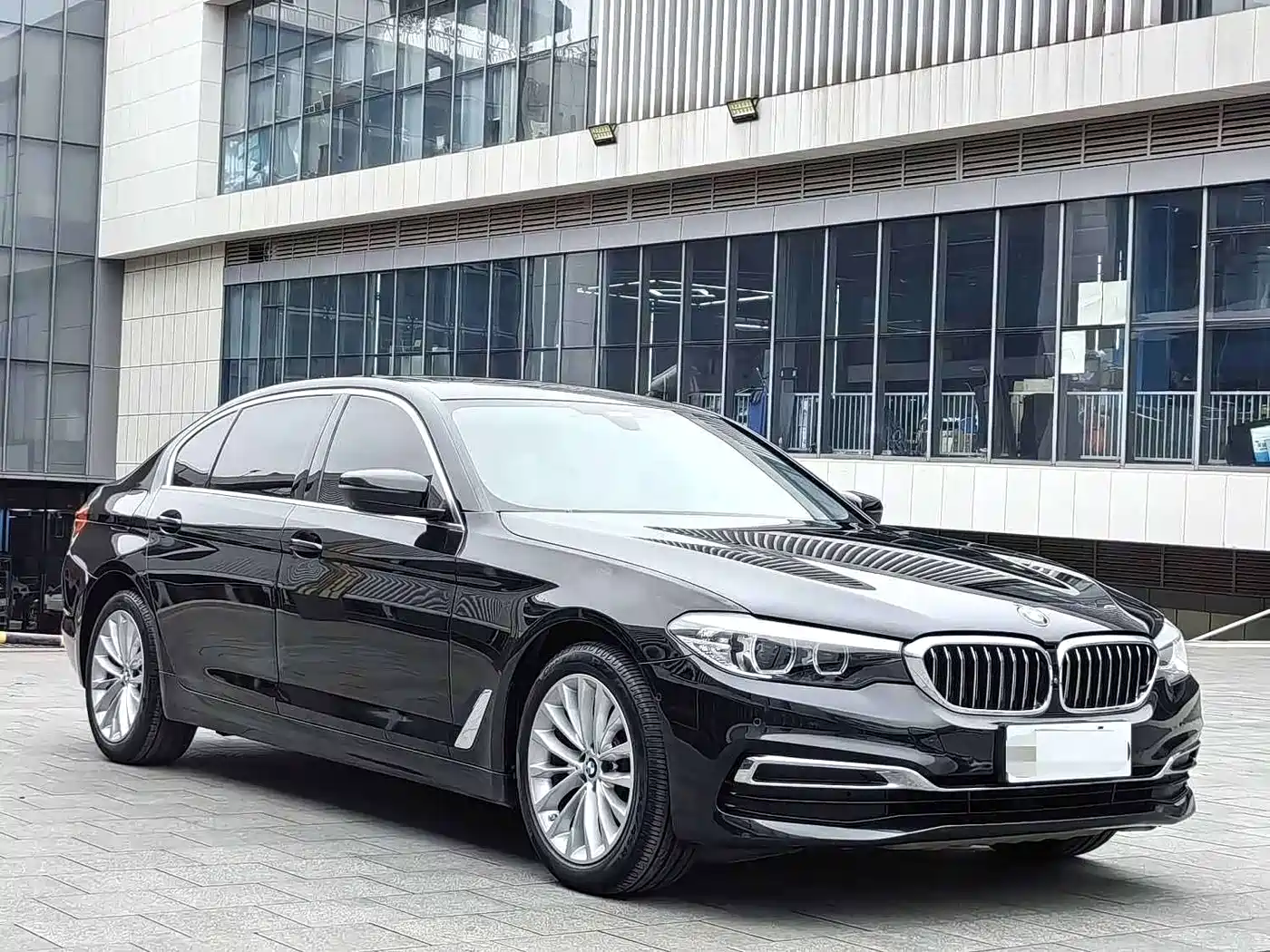 BMW 5 Series 2020 525Li Luxury Package фото 2