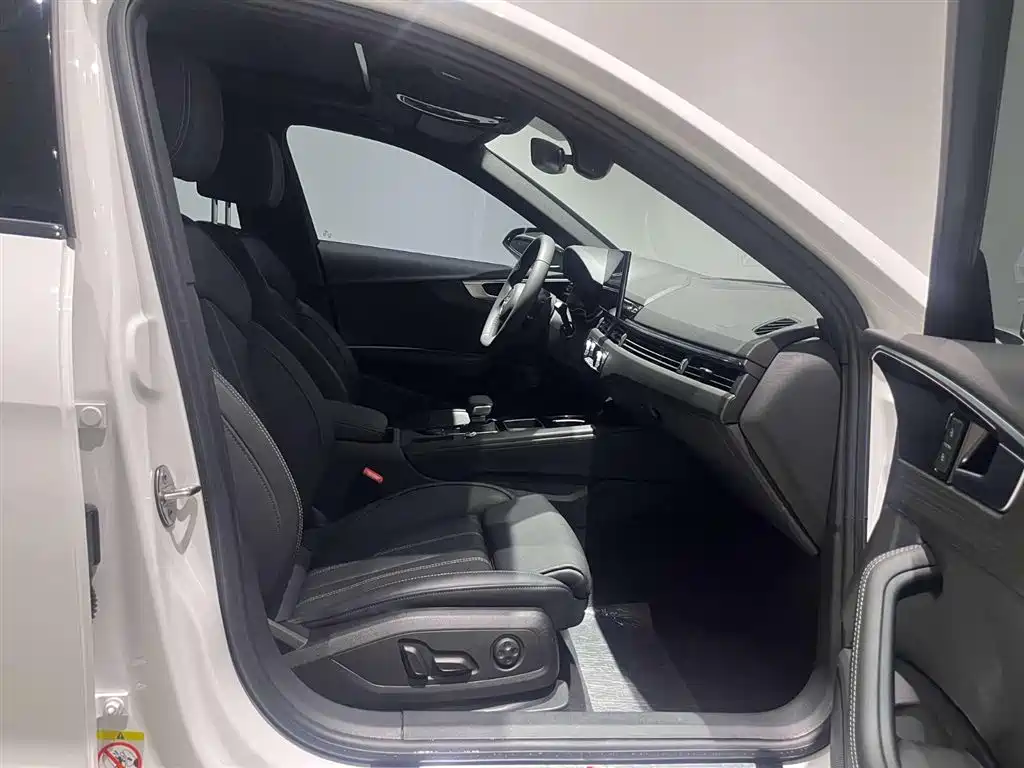 Audi A4L 2023 40 TFSI Luxury Sport фото 9