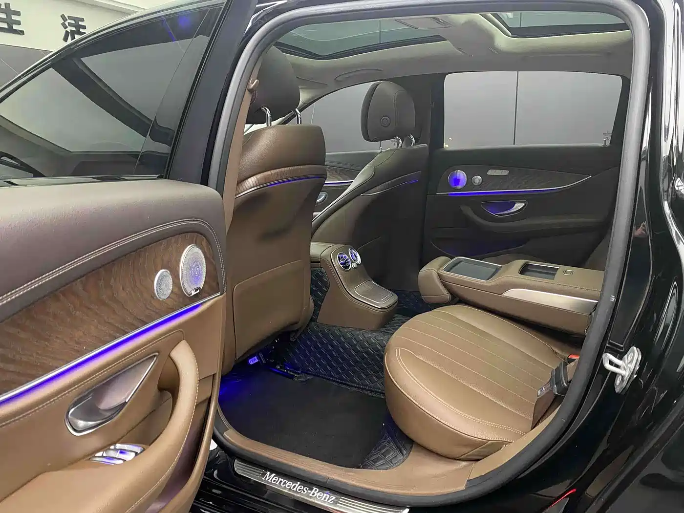 Mercedes-Benz E-Class New Energy 2022 Facelift II E 350 e L Plug-in Hybrid Sports Sedan фото 5
